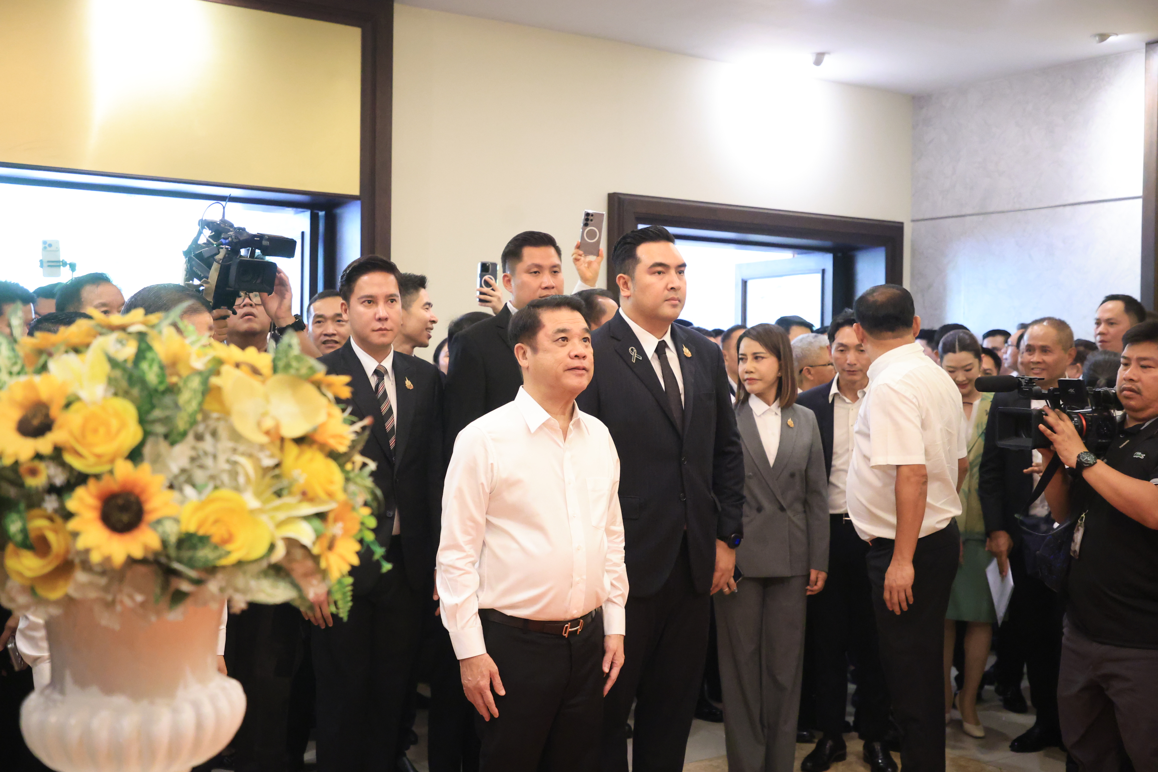 title - คณะผู้บริหาร ส.ป.ก. ร่วมพิธีสักการะสิ่งศักดิ์สิทธิ์ประจำกระทรวงเกษตรและสหกรณ์ ในโอกาสเข้ารับตำแหน่งของรัฐมนตรีว่าการกระทรวงเกษตรและสหกรณ์ และรัฐมนตรีช่วยว่าการกระทรวงเกษตรและสหกรณ์ 